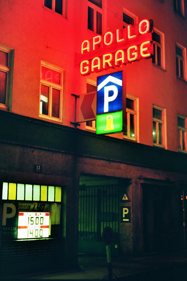 KODAK GOLD 200 — VIE / Apollo Garage